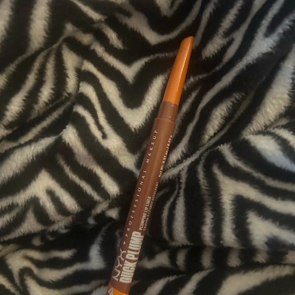 NYX Professional Makeup Duck Plump Plumping Lip Liner